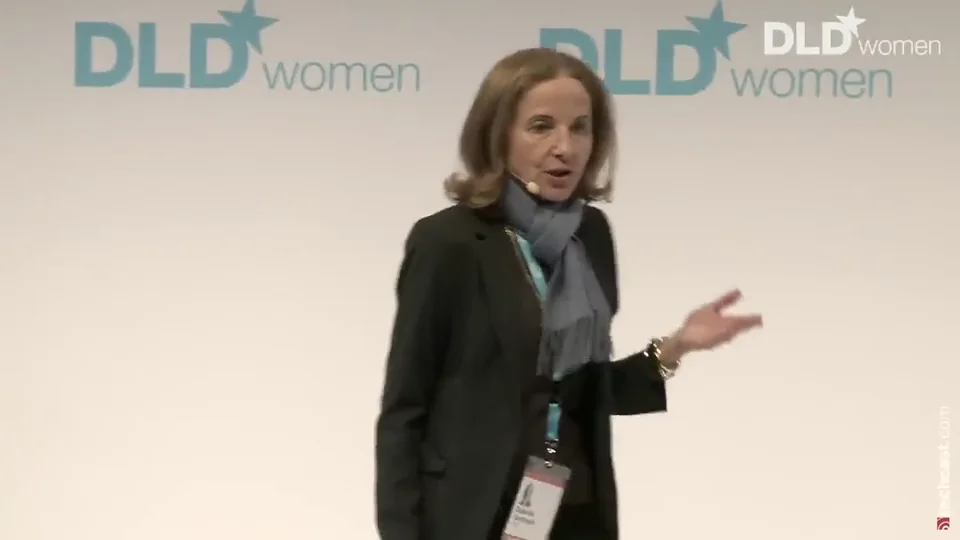 Gabriele Oettingen speaking on stage and guiding a WOOP conversation